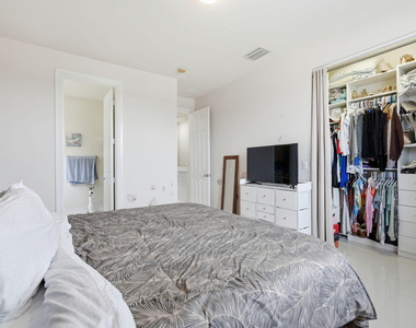 310 N Dixie Highway - Photo Thumbnail 3