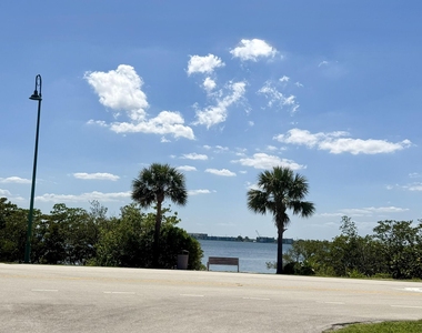 5400 N Ocean Drive - Photo Thumbnail 3