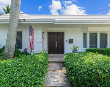 2848 Ne 35th Court - Photo Thumbnail 1