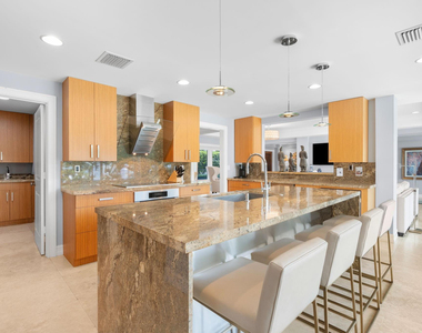 2848 Ne 35th Court - Photo Thumbnail 10