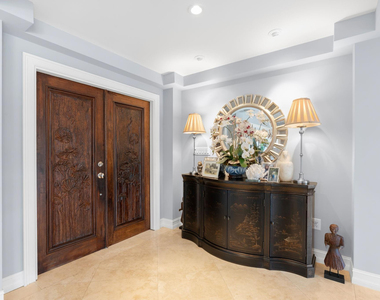2848 Ne 35th Court - Photo Thumbnail 3