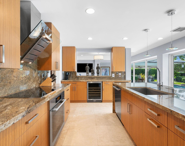 2848 Ne 35th Court - Photo Thumbnail 12
