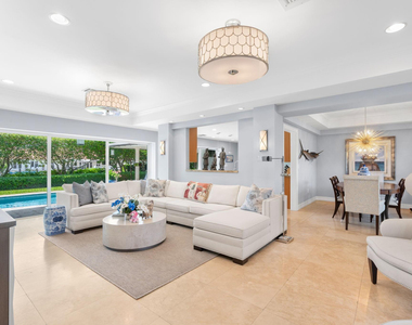 2848 Ne 35th Court - Photo Thumbnail 4