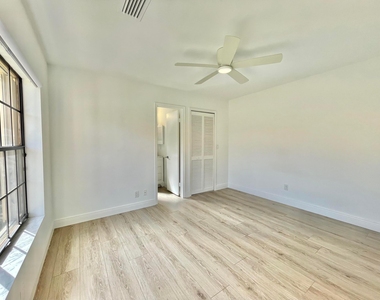 359 Prestwick Circle - Photo Thumbnail 12