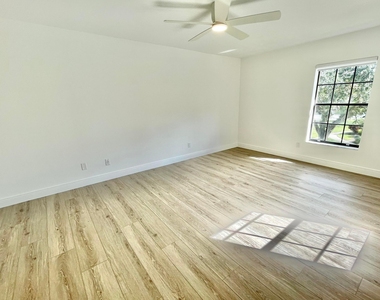 359 Prestwick Circle - Photo Thumbnail 7