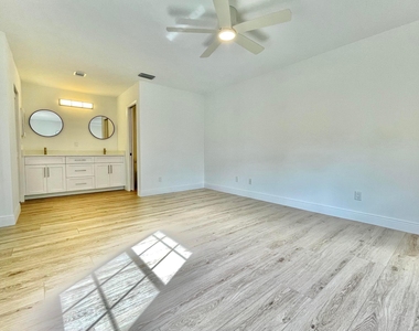 359 Prestwick Circle - Photo Thumbnail 8