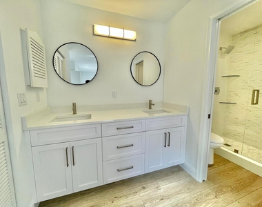 359 Prestwick Circle - Photo Thumbnail 10