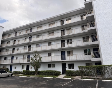 8720 N Sherman Circle - Photo Thumbnail 10