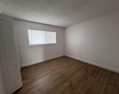 8720 N Sherman Circle - Photo Thumbnail 6