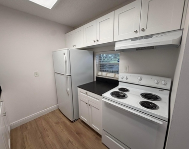 8720 N Sherman Circle - Photo Thumbnail 12