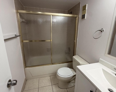 8720 N Sherman Circle - Photo Thumbnail 4