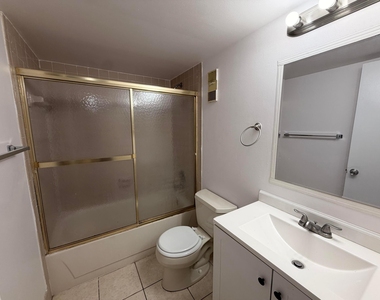 8720 N Sherman Circle - Photo Thumbnail 5