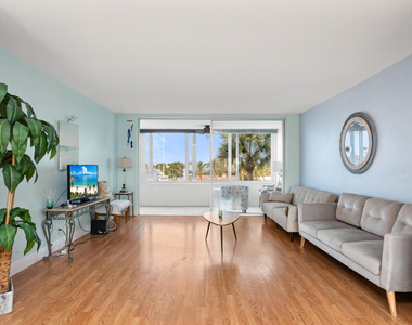 401 N Riverside Drive - Photo Thumbnail 2