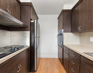 401 N Riverside Drive - Photo Thumbnail 16