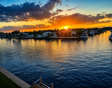 401 N Riverside Drive - Photo Thumbnail 1