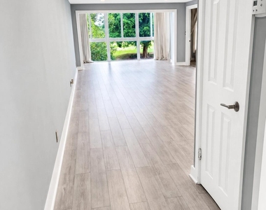 3300 N Palm Aire Drive - Photo Thumbnail 8