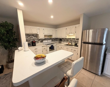 419 Brittany Drive - Photo Thumbnail 11