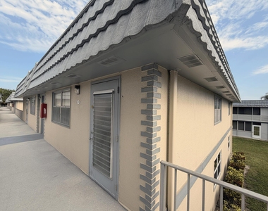 419 Brittany Drive - Photo Thumbnail 8