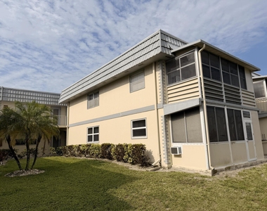 419 Brittany Drive - Photo Thumbnail 10