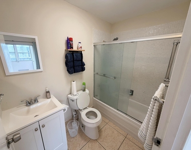 419 Brittany Drive - Photo Thumbnail 5