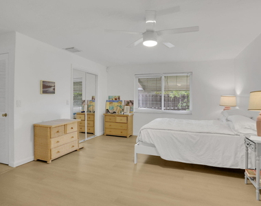 272 Ne 13th Street - Photo Thumbnail 15
