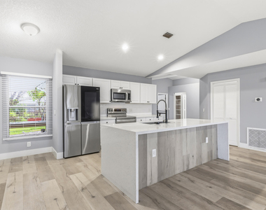 1717 Sw Burlington Street - Photo Thumbnail 7