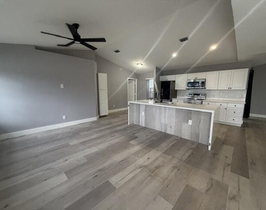 1717 Sw Burlington Street - Photo Thumbnail 1