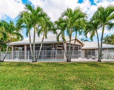15621 Latina Place - Photo Thumbnail 12