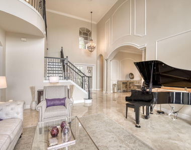 8801 Wellington View Drive - Photo Thumbnail 9