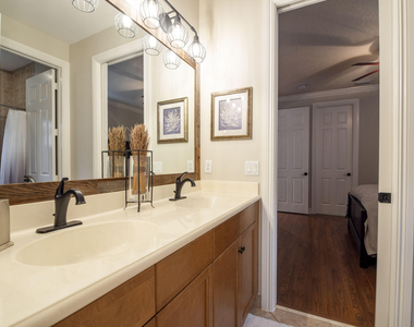 8801 Wellington View Drive - Photo Thumbnail 32
