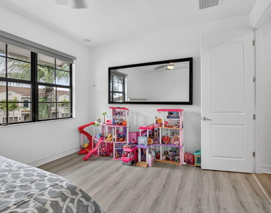 10106 Akenside Drive - Photo Thumbnail 42