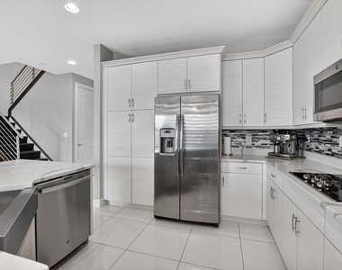 10106 Akenside Drive - Photo Thumbnail 12