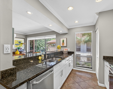 605 Brackenwood Cove - Photo Thumbnail 14