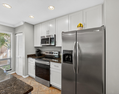 605 Brackenwood Cove - Photo Thumbnail 10