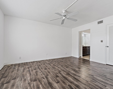 5570 Tamberlane Circle - Photo Thumbnail 13