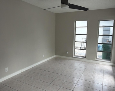 47 Se 13th Street - Photo Thumbnail 4