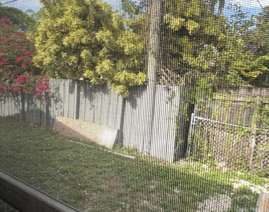 47 Se 13th Street - Photo Thumbnail 8