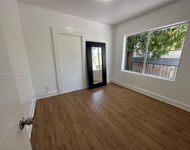 267 Nw 33rd Street - Photo Thumbnail 5