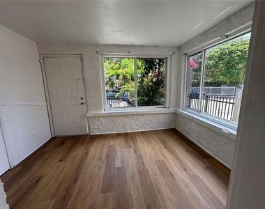 267 Nw 33rd Street - Photo Thumbnail 2