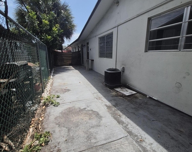 7221 Venetian Street - Photo Thumbnail 10