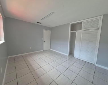 7221 Venetian Street - Photo Thumbnail 8