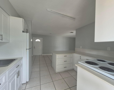 7221 Venetian Street - Photo Thumbnail 2
