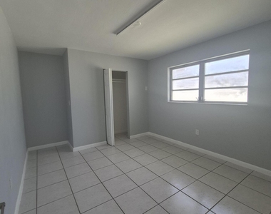 7221 Venetian Street - Photo Thumbnail 6