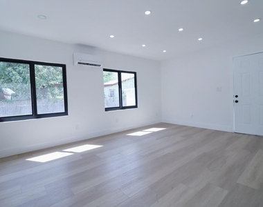 3040 Nw 13th Avenue - Photo Thumbnail 3