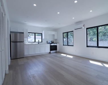 3040 Nw 13th Avenue - Photo Thumbnail 2
