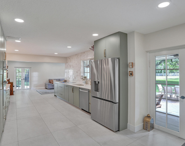 12213 Melissa Way - Photo Thumbnail 18