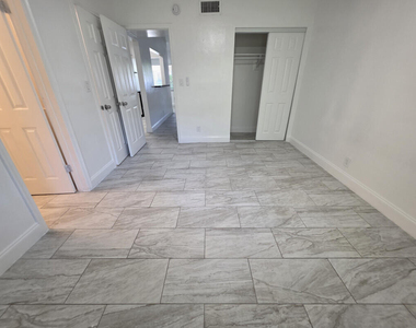 100 Sw 9th Street - Photo Thumbnail 5