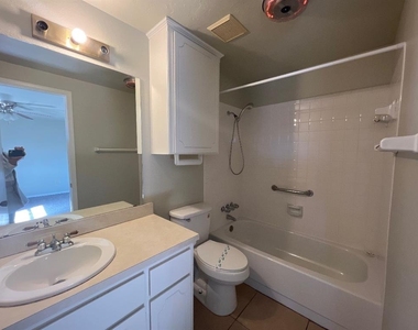 2126 Nw 118th Street - Photo Thumbnail 7