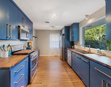 3229 Nw 68th Street - Photo Thumbnail 5