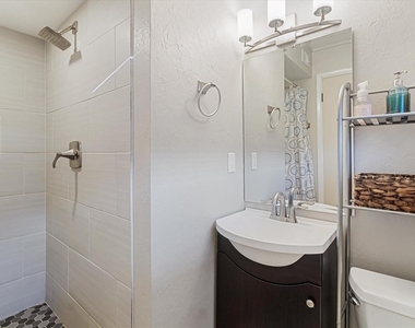 3229 Nw 68th Street - Photo Thumbnail 10